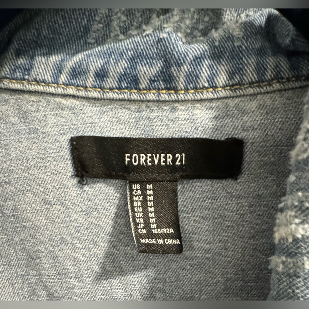 Forever 21 Distressed Boyfriend Denim Jacket. Size M. Dropped long sleeves. - Picture 4 of 4